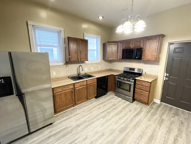 Building Photo - Near Southside 2BR/1.5BA House!