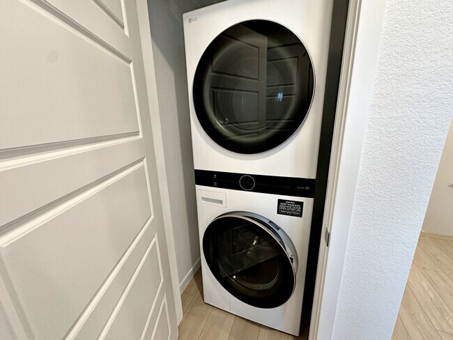 Building Photo - BRAND NEW BUILD! 2 BEDROOM TOWNHOME!