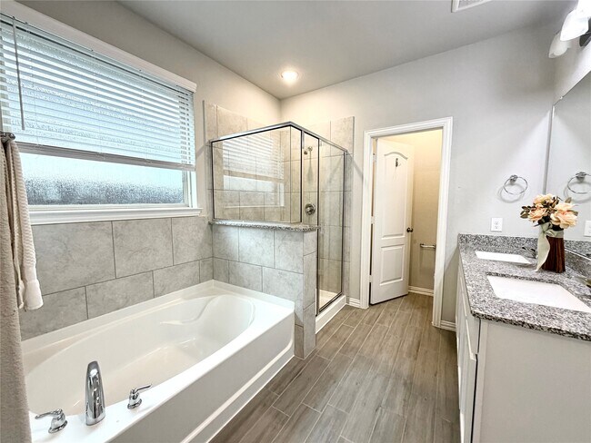 Building Photo - 8319 Divot Trce