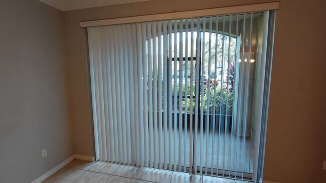 Building Photo - 3 Bedroom, 2 Bath Condo in Lakeside at Lakes of Windermere