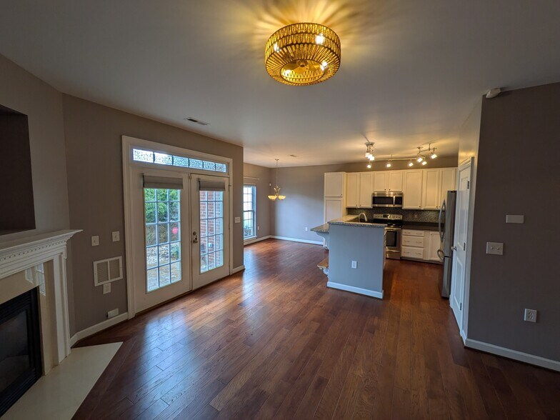 Building Photo - 1429 New Garden Rd
