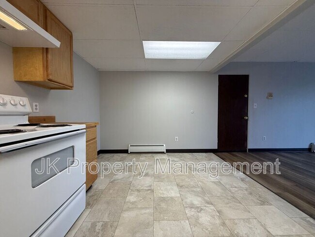 Building Photo - 1122 1st Ave SW