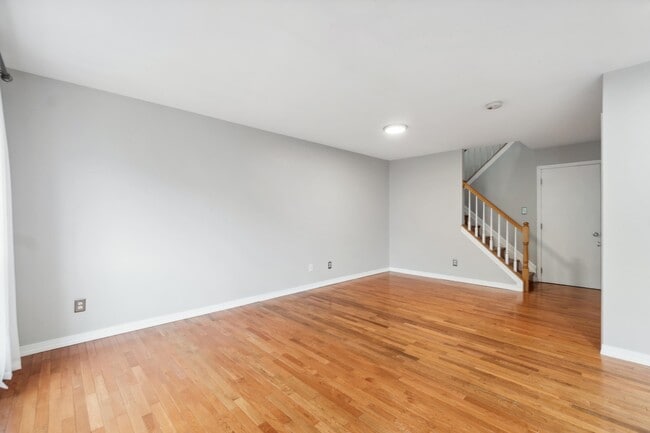 Building Photo - 11 Droyers Pointe Blvd