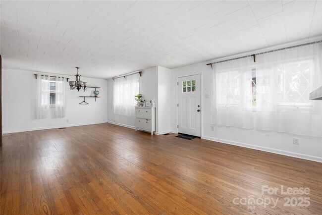 Building Photo - 387 Woodlawn Ave