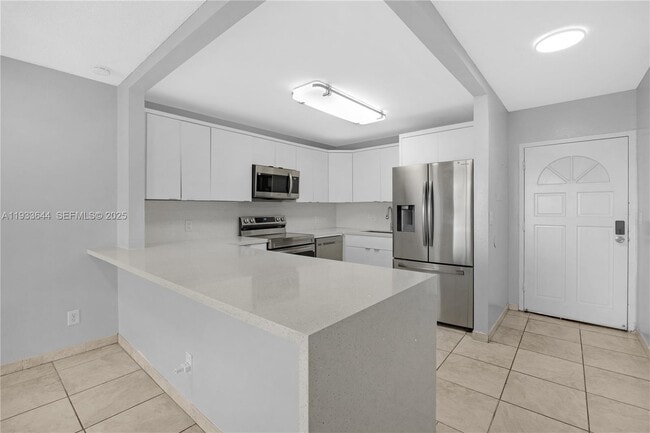 Building Photo - 1750 W 46th St