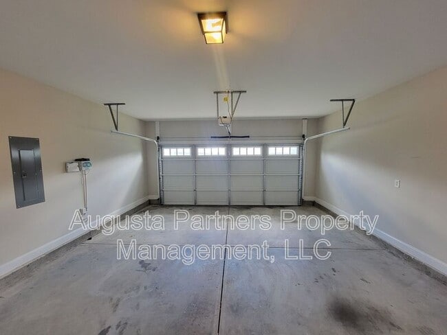 Building Photo - 257 Tulip Dr