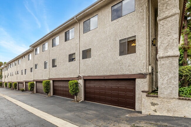 Building Photo - 2450 E Del Mar Blvd