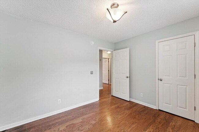 Building Photo - AVAILABLE OCTOBER 2025! [PET FRIENDLY]