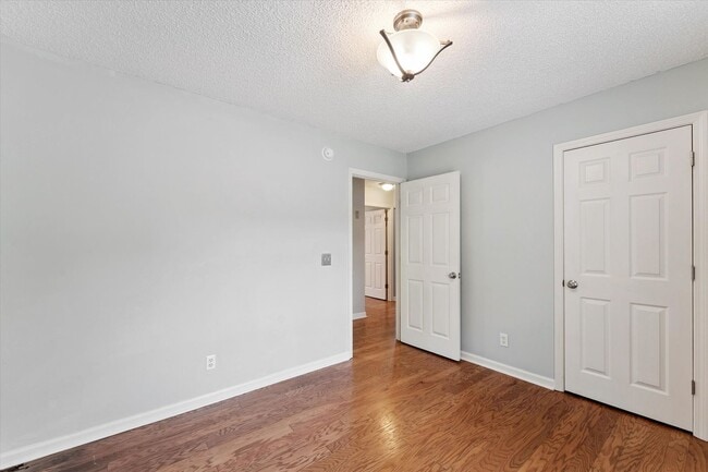 Building Photo - AVAILABLE OCTOBER [PET FRIENDLY]