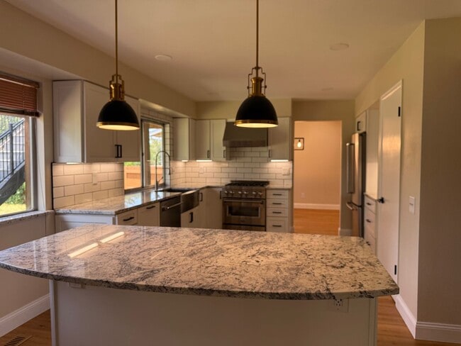 Building Photo - Stunning Cheyenne Mountain 4 Bedroom Home