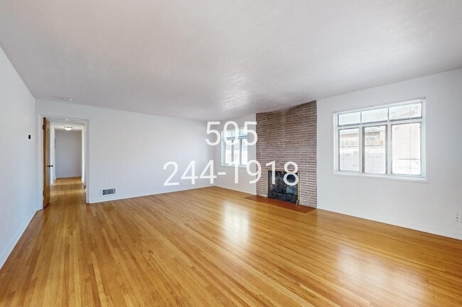 Building Photo - 905 Adams St NE