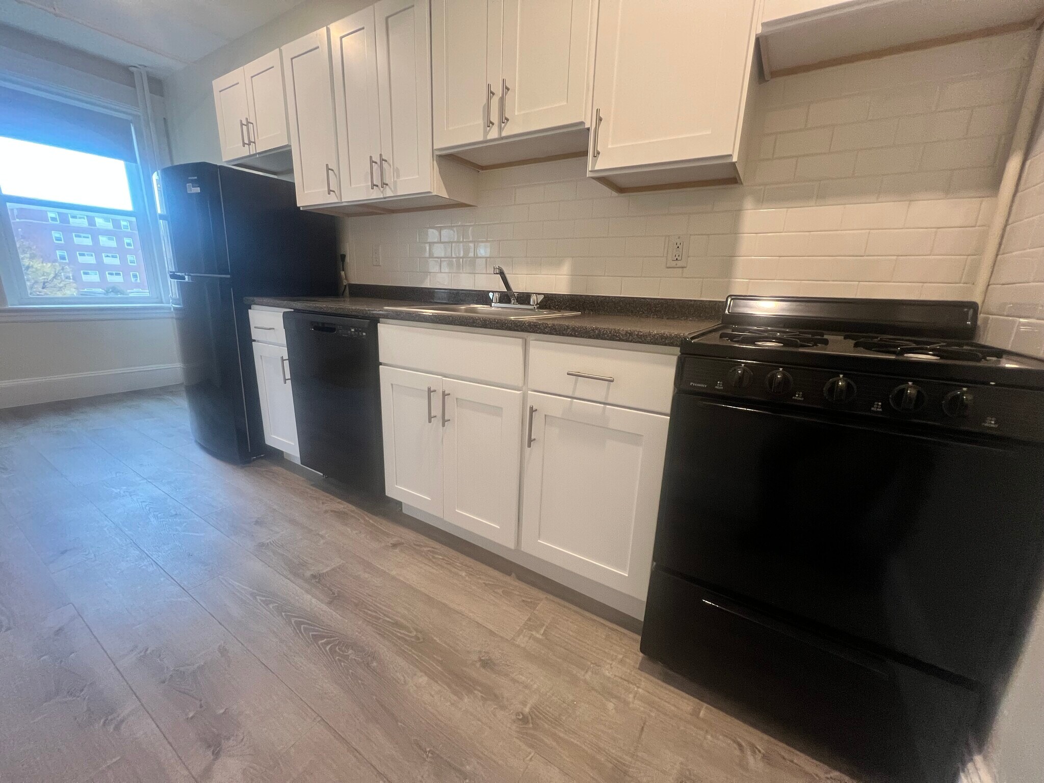 Building Photo - 100 Washington St