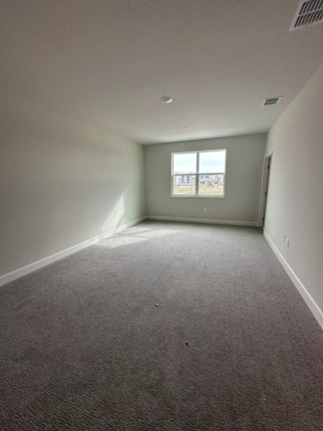 Building Photo - Move-In Ready Home Near SunRail & I-4 - Prime DeBary Location