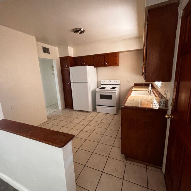 Building Photo - 4 Bedroom rental home in Tempe! Move in 10/1!