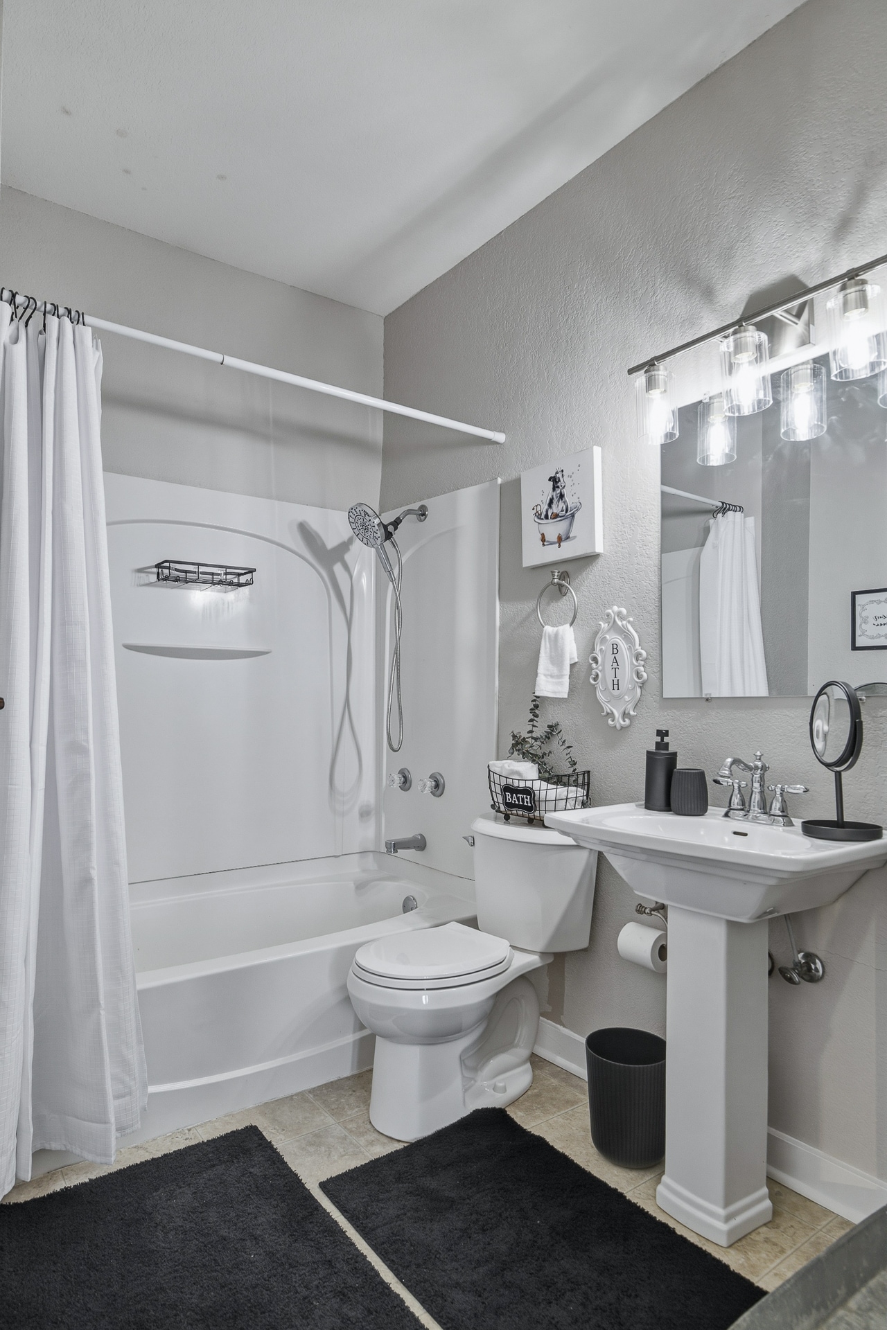 Building Photo - 701 Pine St