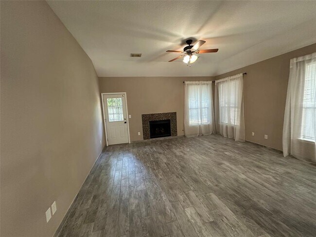 Building Photo - 164 S Holly Laurel Cir