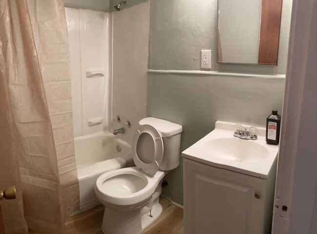 Building Photo - 5520 Floy Ave