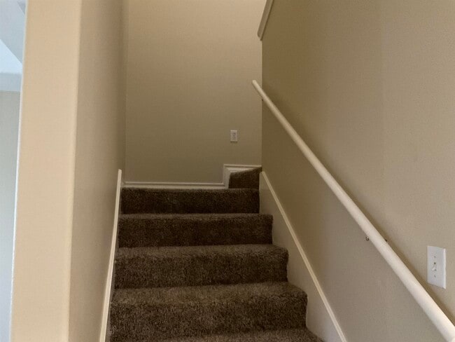 Building Photo - 1014 Ranchway Dr