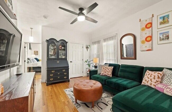 Building Photo - 171 Brooks St