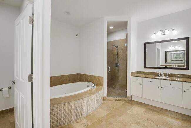 Building Photo - 3940 N Flagler Dr