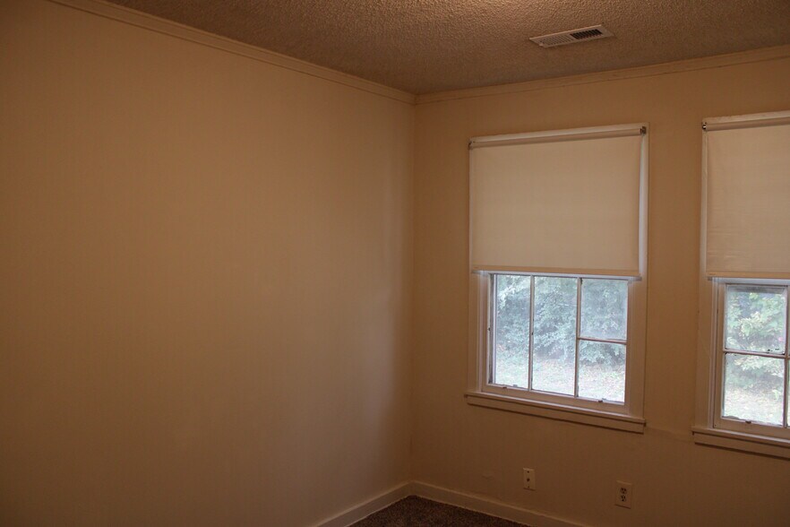 Building Photo - 4347 E Bayley St
