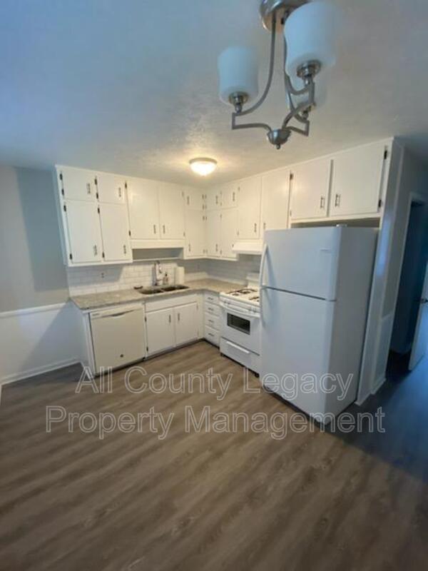 Building Photo - 3132b Dove Ct SW