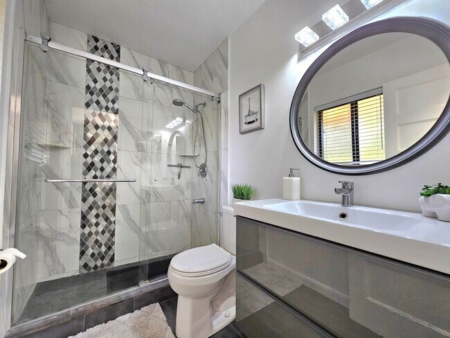 Building Photo - 3204 SE 11th St