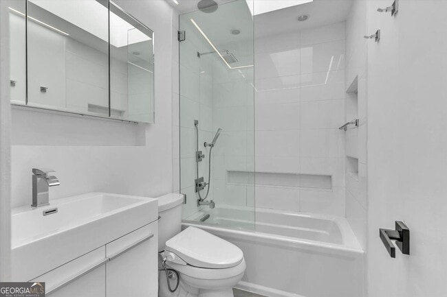 Building Photo - 2605 McKinnon Dr