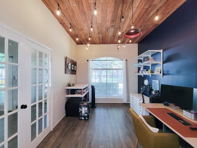 Building Photo - 11115 Brandon Gate