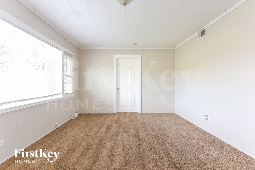 Building Photo - 14448 Kilbourn Ave