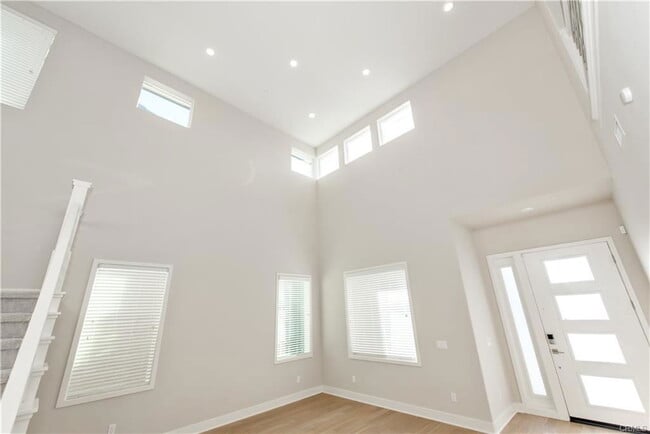 Building Photo - 61 Einstein Wy