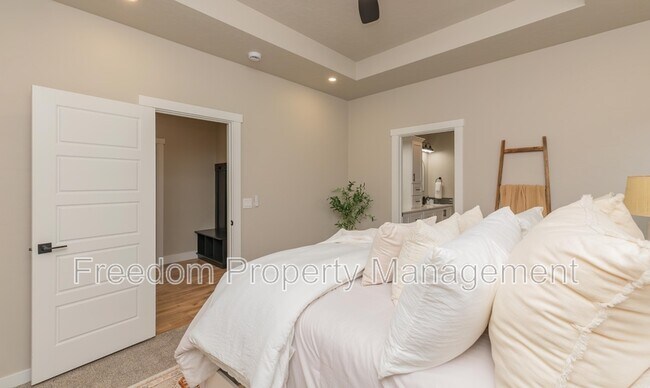 Building Photo - 2125 Oxon St