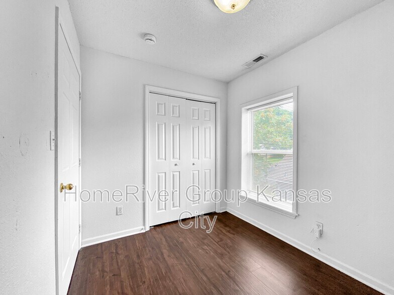 Building Photo - 1614 E 37th St