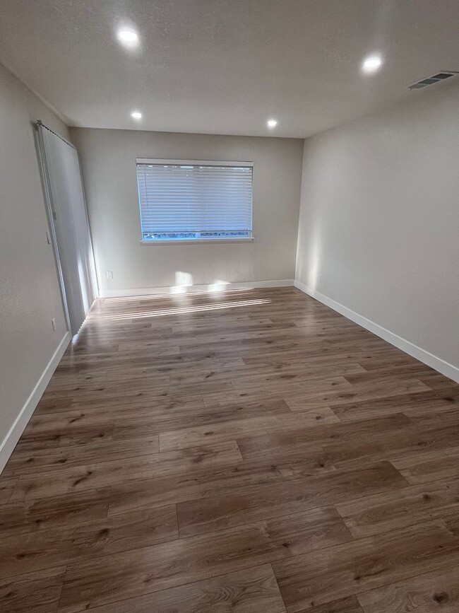 Building Photo - BEAUTIFUL REMODELED HOME IN ROSEVILLE!!