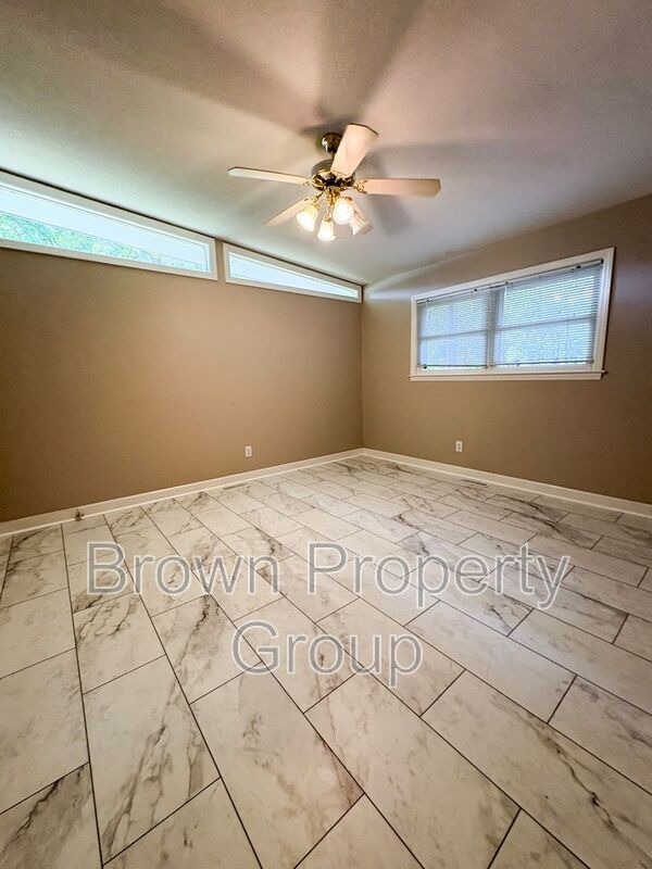 Building Photo - 3202 Cluny Dr