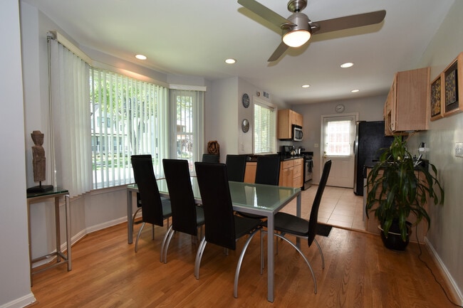 Building Photo - Fantastic 4 Bedroom, 3 Full Bathroom, Close in Bethesda Home!