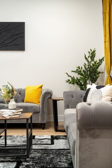 Primary Photo - 3723 S Giles Ave