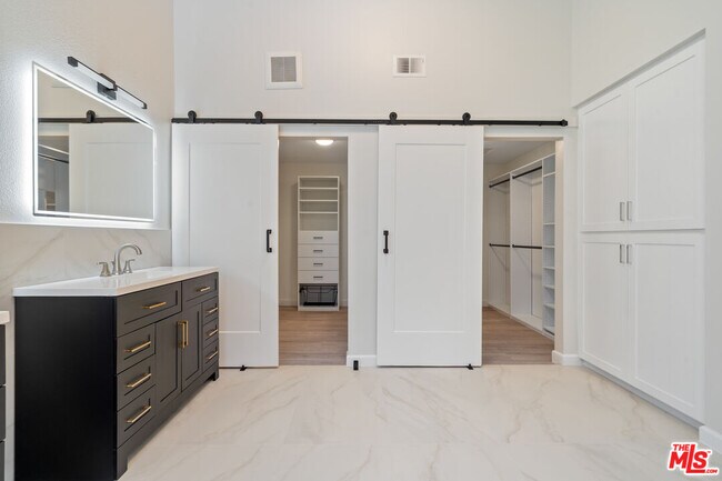 Building Photo - 6143 Lake Lindero Dr