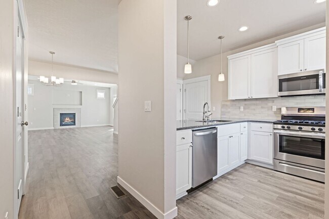 Building Photo - GORGEOUS 3bd/2.5ba Payette Duplex w/Modern construction, pristine condition, and ready for you!