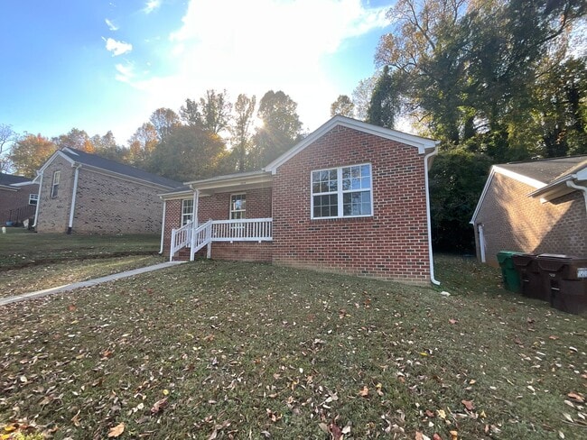 Building Photo - NE HIGH POINT! Newly renovated & painted 3...