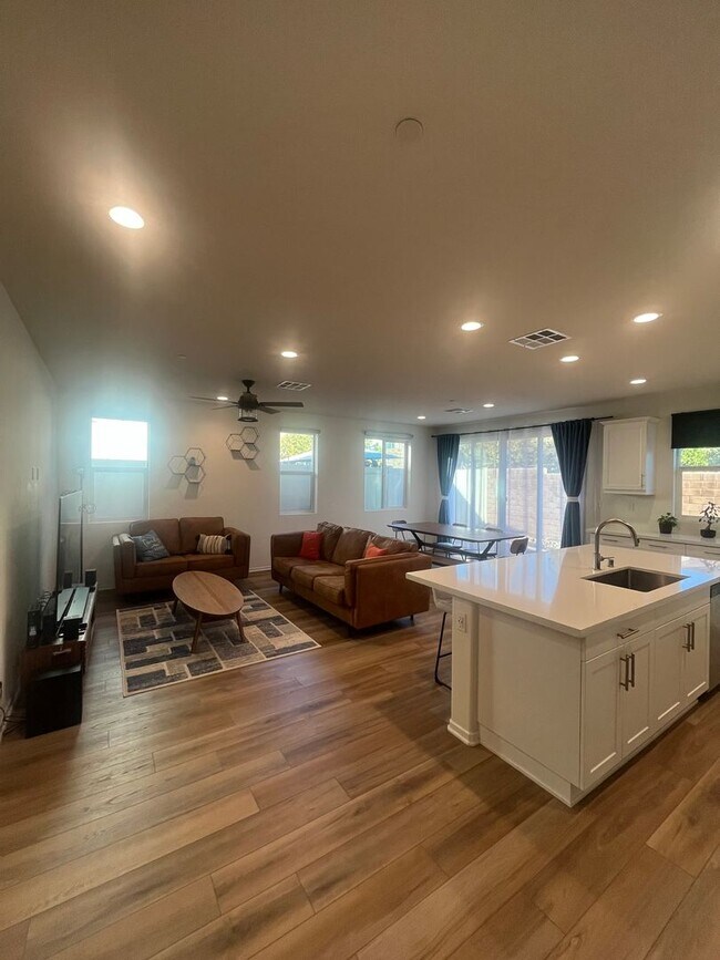 Building Photo - Beautiful Single-Family Home in Terramor