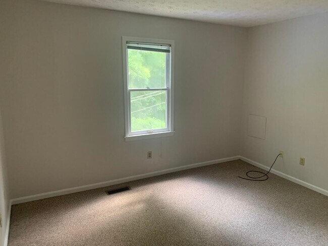 Building Photo - 1104 Collins Ln