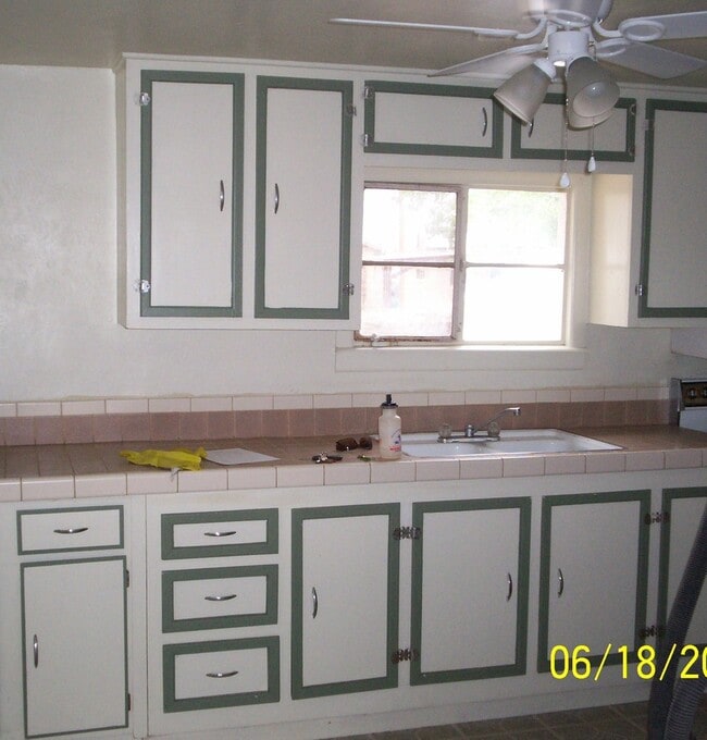 Building Photo - Cute 2 Bedroom 1 Bath Home