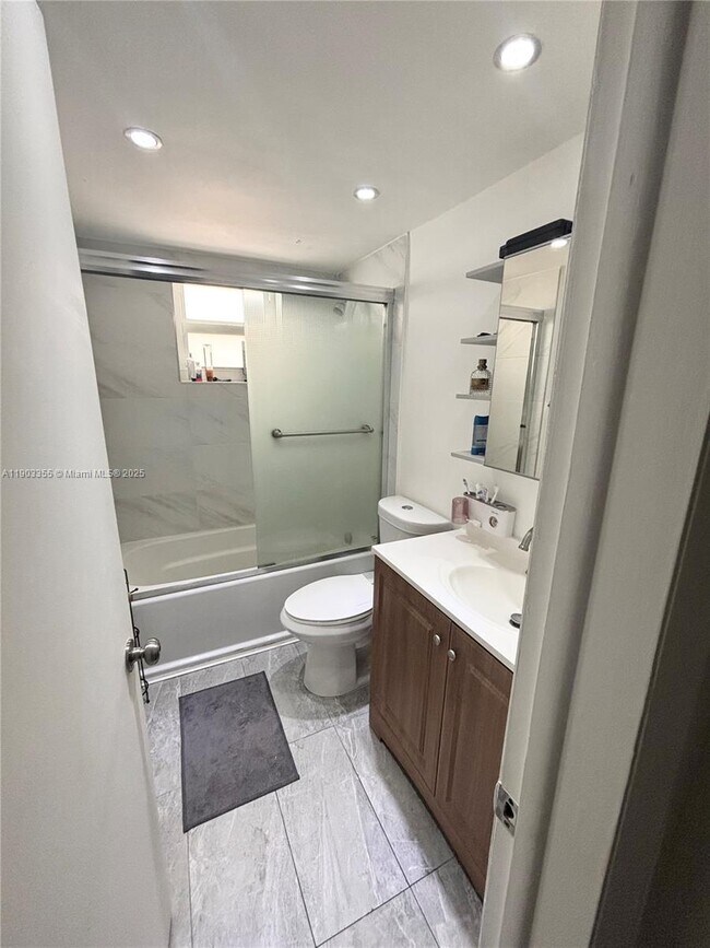 Building Photo - 1855 Plunkett St