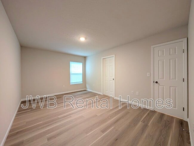 Building Photo - 1667 Helena St