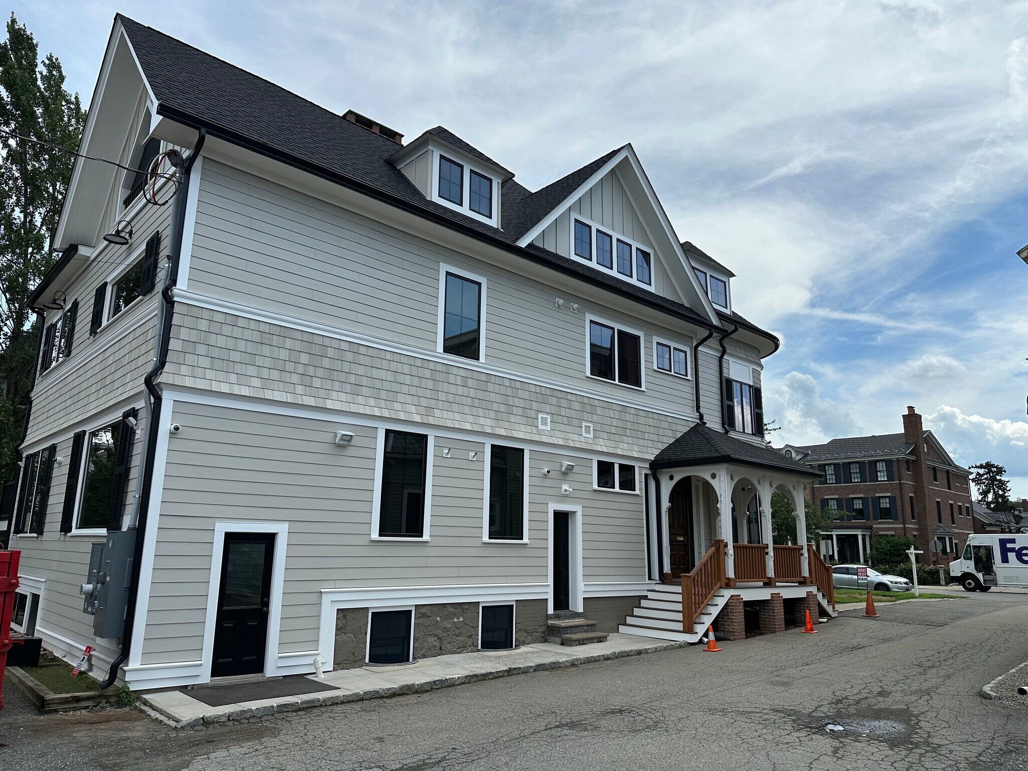 Building Photo - 60 Maple Ave
