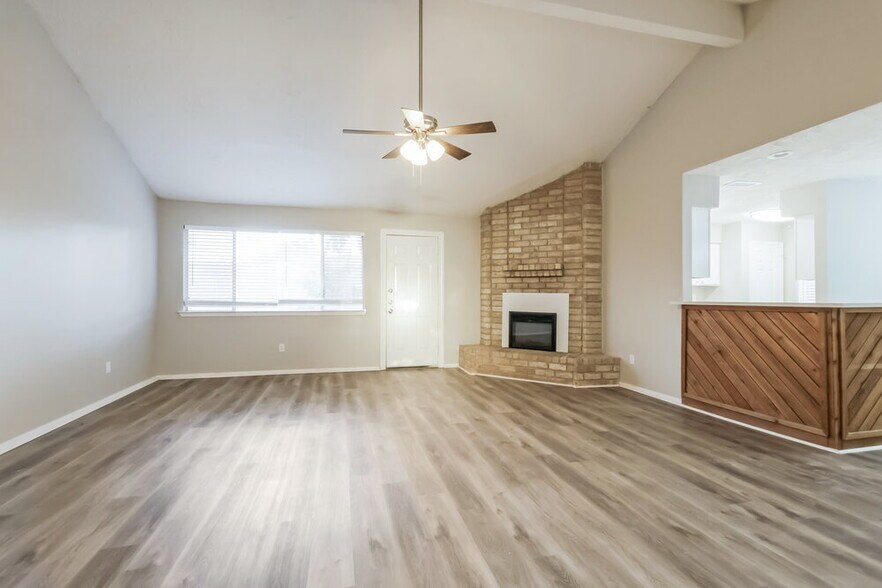 Building Photo - 7411 Skylight Ln