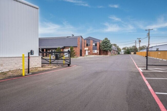 Building Photo - 4320 Canyon Dr