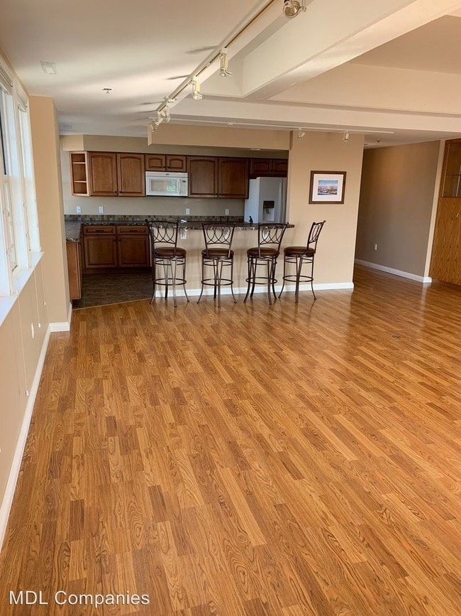 Building Photo - 2 br, 2 bath Apartment - 233 Jennison Place