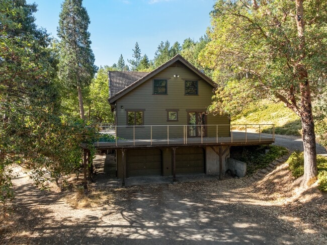 Building Photo - 1801 Wagon Trail Dr